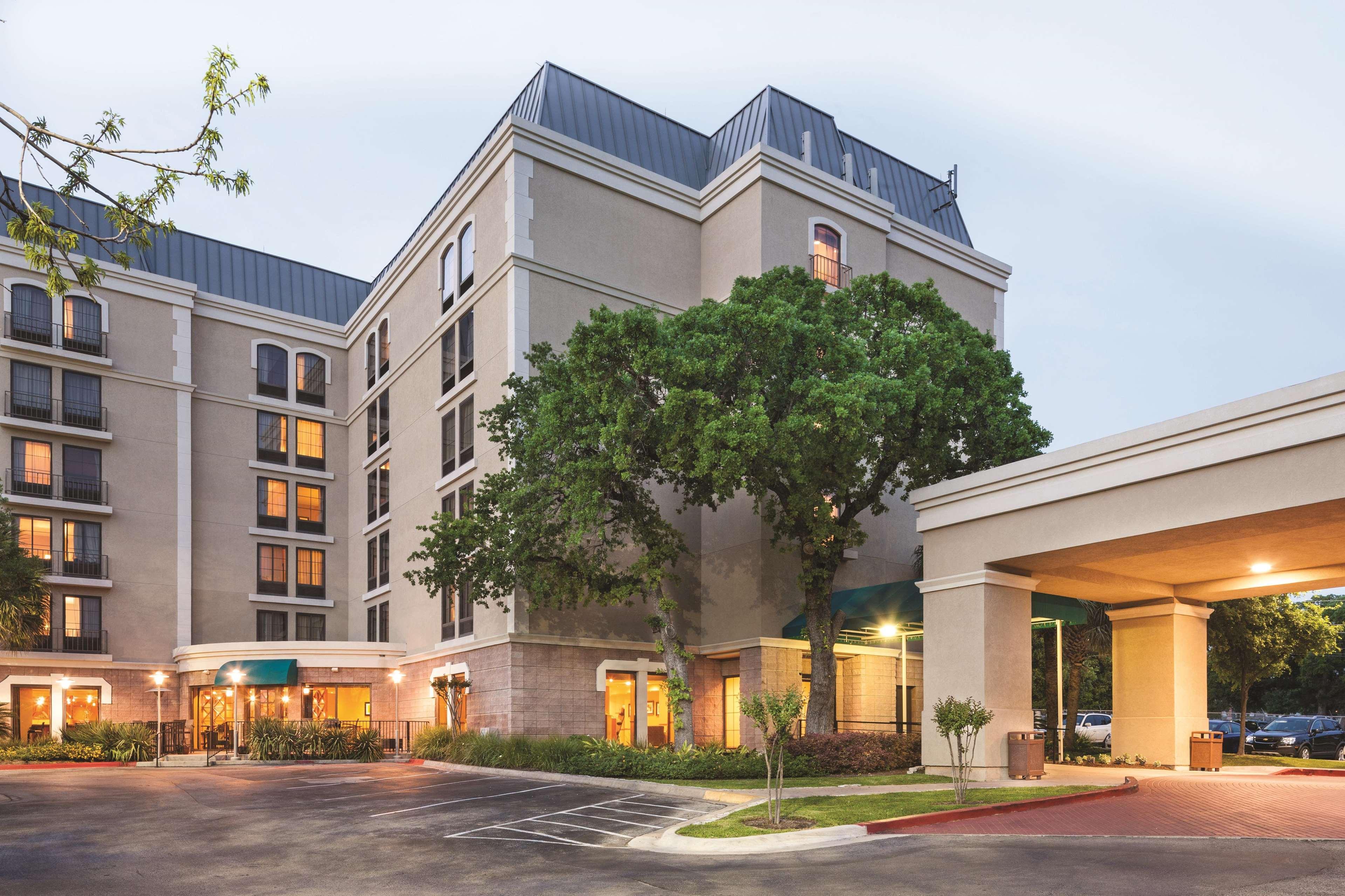 Doubletree By Hilton Austin-University Area Extérieur photo